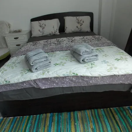 Ladadika Apartment *