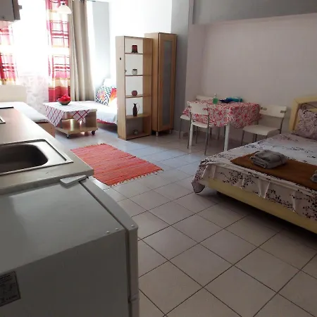 Ladadika Apartment