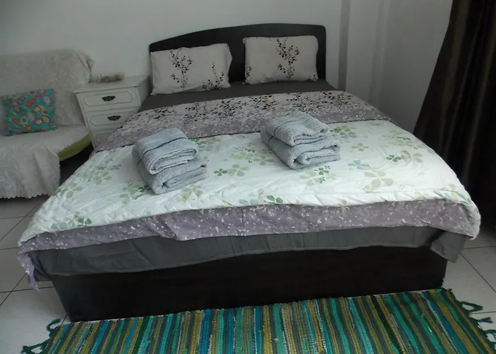 Ladadika Apartment *